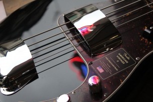 FENDER "American Vintage II 1960 Precision Bass, Black, Slab Rosewood" HARDCASE, PAPERS, 4, 1 KG