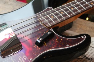 FENDER "American Vintage II 1960 Precision Bass, Black, Slab Rosewood" HARDCASE, PAPERS, 4, 1 KG