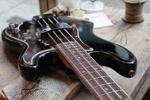 FENDER "American Vintage II 1960 Precision Bass, Black, Slab Rosewood" HARDCASE, PAPERS, 4, 1 KG