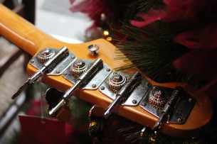 FENDER "American Vintage II 1960 Precision Bass, Black, Slab Rosewood" HARDCASE, PAPERS, 4, 1 KG