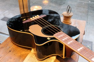 FENDER "Kingman Bass Black" (Excellent)