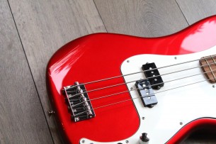 FENDER "Player Precision Bass,Candy Apple Red , Pau Ferro"