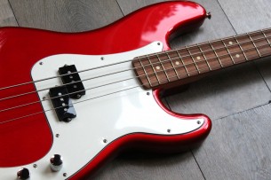 FENDER "Player Precision Bass,Candy Apple Red , Pau Ferro"