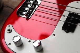 FENDER "Player Precision Bass,Candy Apple Red , Pau Ferro"