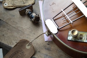 HOFNER "Violin Bass 61 Relic H500/1-61-Relic Sunburst with Hardcase, Papers, Strap, Sticker, Pickguard"