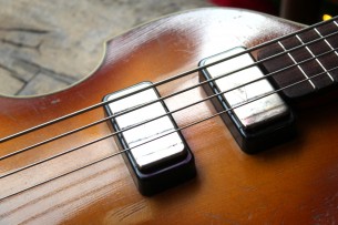 HOFNER "Violin Bass 61 Relic H500/1-61-Relic Sunburst with Hardcase, Papers, Strap, Sticker, Pickguard"