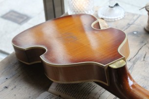 HOFNER "Violin Bass 61 Relic H500/1-61-Relic Sunburst with Hardcase, Papers, Strap, Sticker, Pickguard"