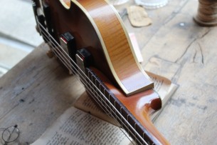 HOFNER "Violin Bass 61 Relic H500/1-61-Relic Sunburst with Hardcase, Papers, Strap, Sticker, Pickguard"