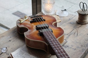 HOFNER "Violin Bass 61 Relic H500/1-61-Relic Sunburst with Hardcase, Papers, Strap, Sticker, Pickguard"