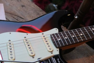FENDER "American Professional II Stratocaster, Rosewood Fingerboard, 3-Color Sunburst" HARDCASE, 3, 58 KG