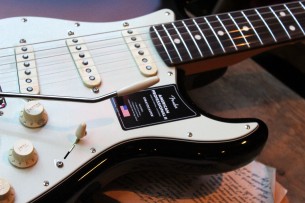 FENDER "American Professional II Stratocaster, Rosewood Fingerboard, 3-Color Sunburst" HARDCASE, 3, 58 KG
