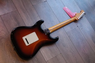 FENDER "American Professional II Stratocaster, Rosewood Fingerboard, 3-Color Sunburst" HARDCASE, 3, 58 KG