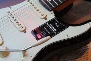 FENDER "American Professional II Stratocaster, Rosewood Fingerboard, 3-Color Sunburst" HARDCASE, 3, 58 KG
