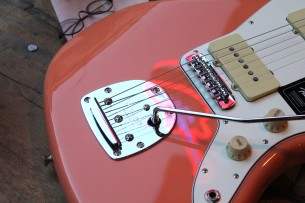 FENDER "Limited Edition Player Jazzmaster, Pacific Peach" 3, 8 KG