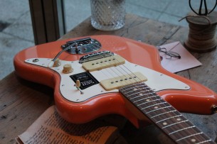 FENDER "Limited Edition Player Jazzmaster, Pacific Peach" 3, 8 KG