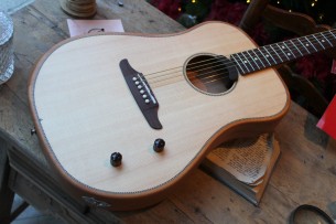 FENDER "Highway Series Parlor Spruce, Rosewood" DELUIXE GIGBAG, 2, 5 KG