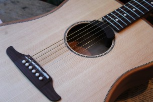 FENDER "Highway Series Parlor Spruce, Rosewood" DELUIXE GIGBAG, 2, 5 KG