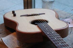 FENDER "Highway Series Parlor Spruce, Rosewood" DELUIXE GIGBAG, 2, 5 KG