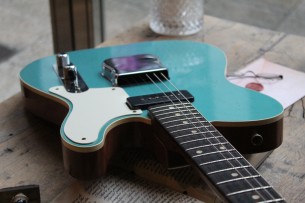 FENDER "Custom Shop P90 Mahogany Telecaster Journeyman Relic, Aged Teal Green Metallic" HARDCASE , PAPERS, 2, 95 KG
