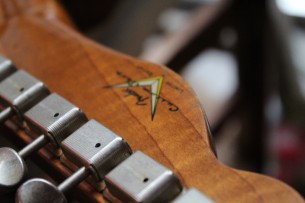 FENDER "Custom Shop P90 Mahogany Telecaster Journeyman Relic, Aged Teal Green Metallic" HARDCASE , PAPERS, 2, 95 KG