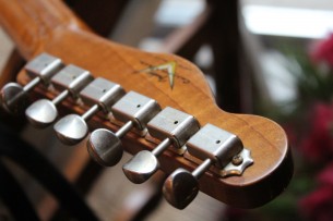FENDER "Custom Shop P90 Mahogany Telecaster Journeyman Relic, Aged Teal Green Metallic" HARDCASE , PAPERS, 2, 95 KG