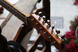 FENDER "Custom Shop P90 Mahogany Telecaster Journeyman Relic, Aged Teal Green Metallic" HARDCASE , PAPERS, 2, 95 KG