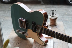 FENDER "Custom Shop P90 Mahogany Telecaster Journeyman Relic, Aged Teal Green Metallic" HARDCASE , PAPERS, 2, 95 KG