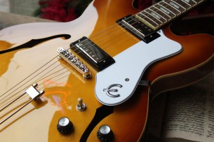 EPIPHONE "Riviera Frequensator Royal Tan"