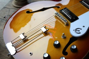 EPIPHONE "Riviera Frequensator Royal Tan"