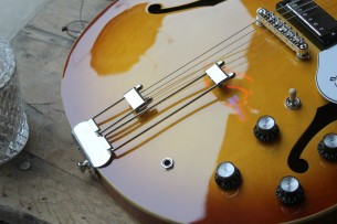 EPIPHONE "Riviera Frequensator Royal Tan"