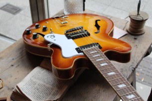 EPIPHONE "Riviera Frequensator Royal Tan"
