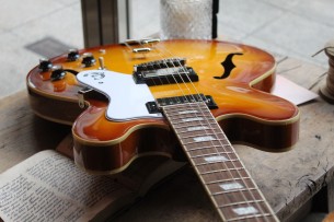 EPIPHONE "Riviera Frequensator Royal Tan"