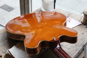 EPIPHONE "Riviera Frequensator Royal Tan"