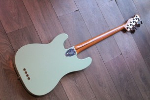 FENDER "Vintera® II '70s Telecaster® Bass, Surf Green , Maple" GIGBAG, 4, 25 KG