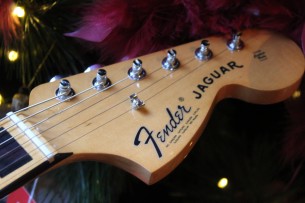 FENDER "Vintera II '70s Jaguar, Vintage White , Maple" GIGBAG, 3, 86 KG