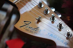 FENDER "Vintera II '70s Jaguar, Vintage White , Maple" GIGBAG, 3, 86 KG