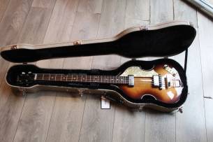 HOFNER "Violin Bass - Vintage ' 62" HARDCASE