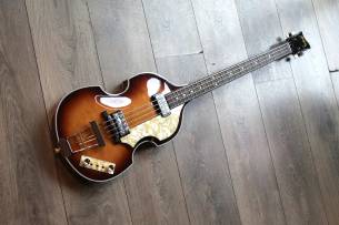 HOFNER "Violin Bass - Vintage ' 62" HARDCASE