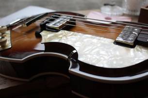 HOFNER "Violin Bass - Vintage ' 62" HARDCASE