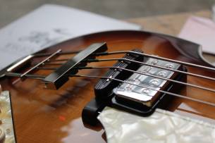 HOFNER "Violin Bass - Vintage ' 62" HARDCASE