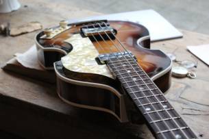 HOFNER "Violin Bass - Vintage ' 62" HARDCASE