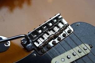 FENDER " Limited Edition Suona Stratocaster Thinline" HARDCASE, 3, 28 KG