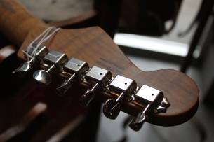 FENDER " Limited Edition Suona Stratocaster Thinline" HARDCASE, 3, 28 KG