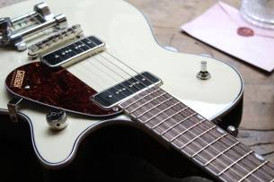 GRETSCH "G5210T-P90 Electromatic Jet™ Two 90 Single-Cut with Bigsby®, Laurel Fingerboard, Vintage White" 4, 00 KG