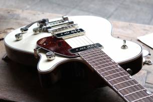 GRETSCH "G5210T-P90 Electromatic Jet™ Two 90 Single-Cut with Bigsby®, Laurel Fingerboard, Vintage White" 4, 00 KG