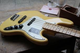 FENDER "Player Jazz Bass Buttercream" 4, 16 KG