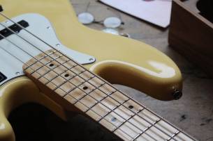 FENDER "Player Jazz Bass Buttercream" 4, 16 KG