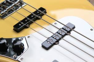 FENDER "Player Jazz Bass Buttercream" 4, 16 KG