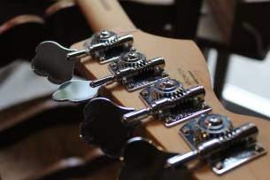 FENDER "Player Jazz Bass Buttercream" 4, 16 KG