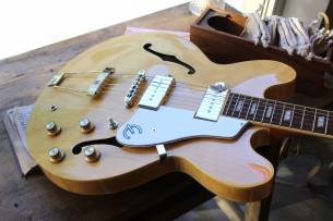 EPIPHONE "Casino Natural"